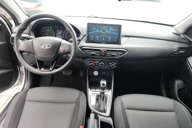 Used Hyundai Celesta 2020 1.6L Automatic GL Enjoyable Edition Center Console