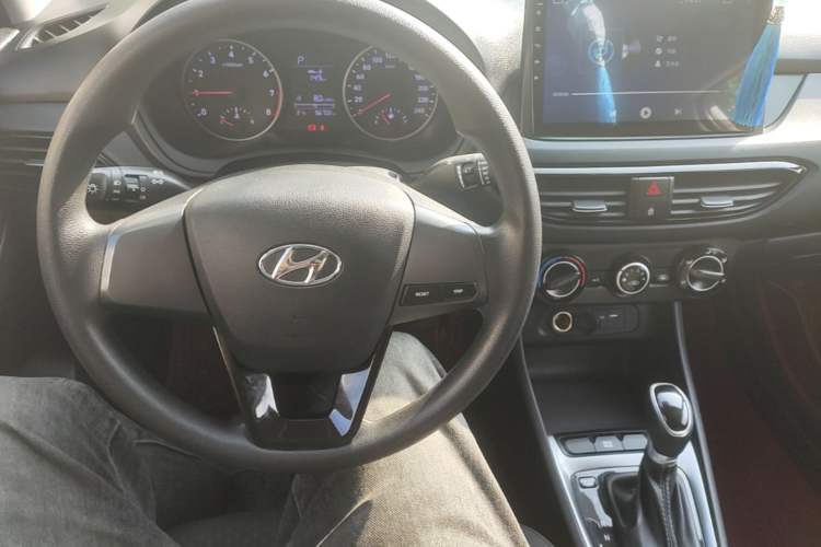 Used Hyundai Celesta 2020 1.6L Automatic GL Enjoyable Edition Center Console