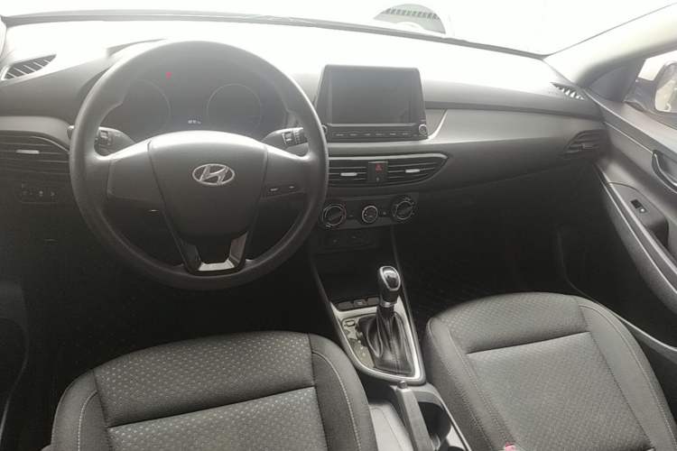 Used Hyundai Celesta 2020 1.6L Automatic GL Enjoyable Edition Center Console