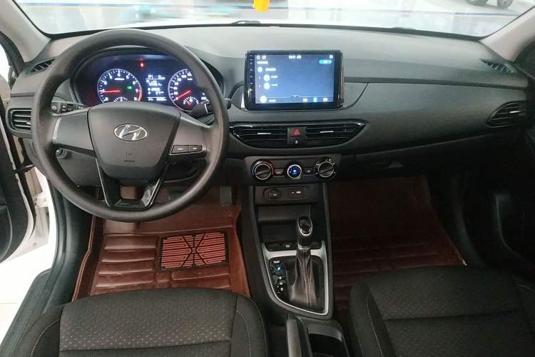 Used Hyundai Celesta 2020 1.6L Automatic GL Enjoyable Edition Center Console