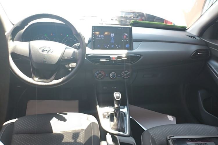 Used Hyundai Celesta 2020 1.6L Automatic GL Enjoyable Edition Center Console