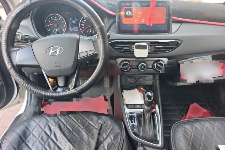 Used Hyundai Celesta 2020 1.6L Automatic GL Enjoyable Edition Center Console