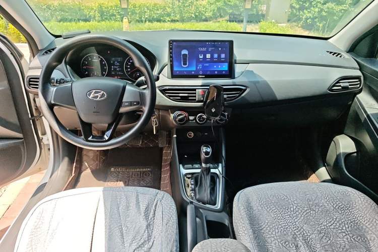 Used Hyundai Celesta 2020 1.6L Automatic GL Enjoyable Edition Center Console