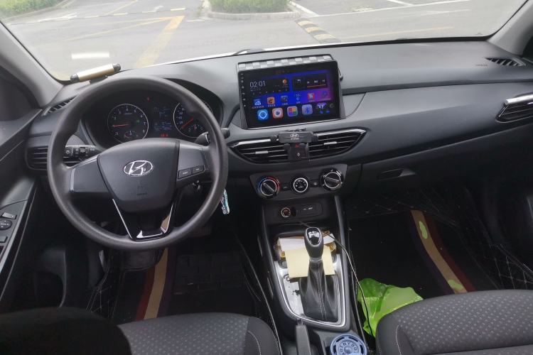 Used Hyundai Celesta 2020 1.6L Automatic GL Enjoyable Edition Center Console