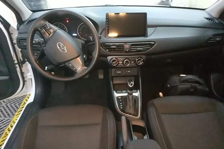 Used Hyundai Celesta 2020 1.6L Automatic GL Enjoyable Edition Center Console