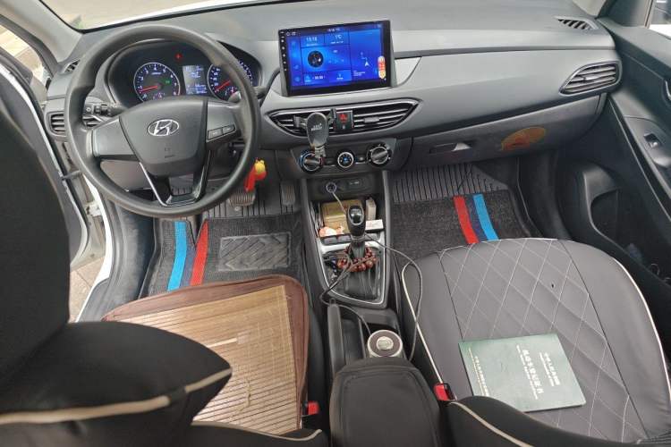 Used Hyundai Celesta 2020 1.6L Automatic GL Enjoyable Edition Center Console