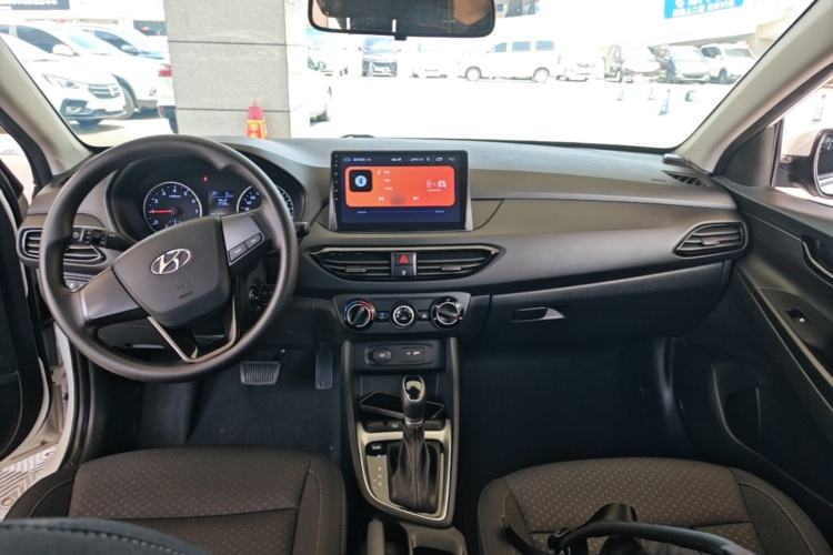 Used Hyundai Celesta 2020 1.6L Automatic GL Enjoyable Edition Center Console
