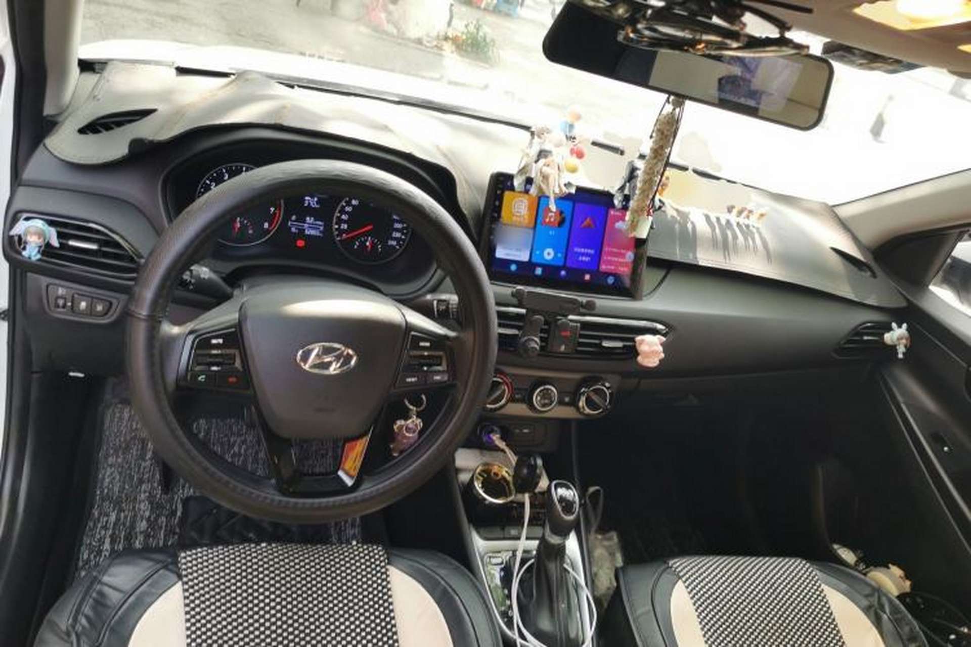 Used Hyundai Celesta 2020 1.6L Automatic GL Enjoyable Edition Center Console
