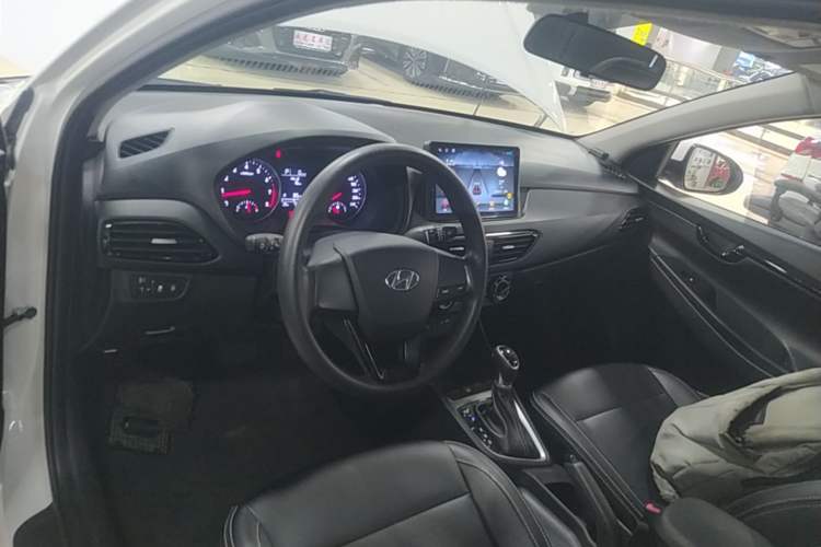 Used Hyundai Celesta 2020 1.6L Automatic GL Enjoyable Edition Center Console