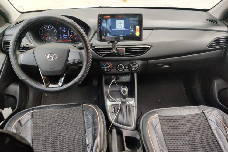 Used Hyundai Celesta 2020 1.6L Automatic GL Enjoyable Edition Center Console