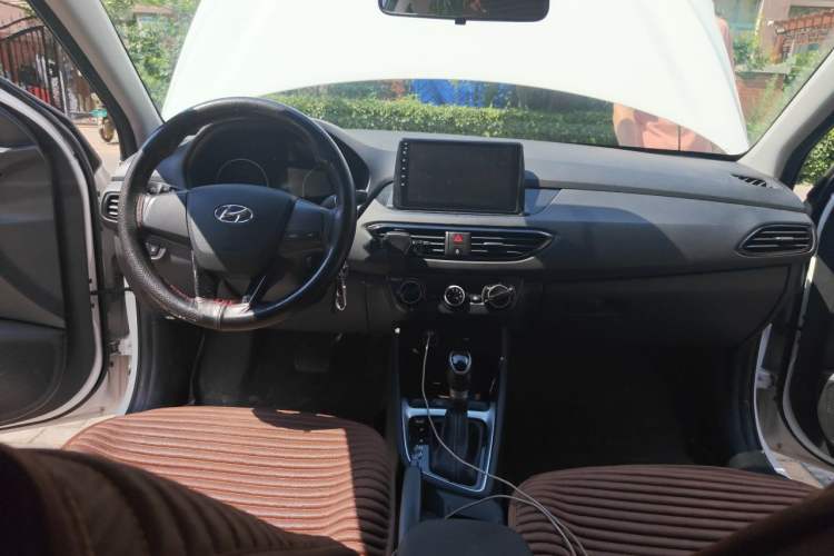 Used Hyundai Celesta 2020 1.6L Automatic GL Enjoyable Edition Center Console