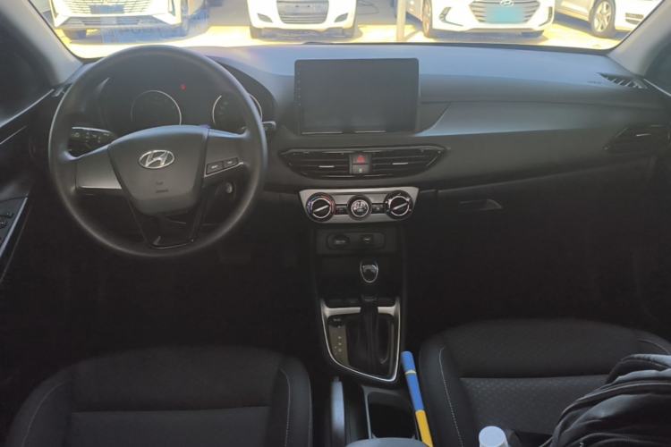 Used Hyundai Celesta 2020 1.6L Automatic GL Enjoyable Edition Center Console