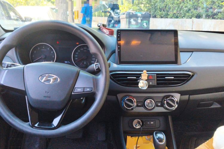 Used Hyundai Celesta 2020 1.6L Automatic GL Enjoyable Edition Center Console