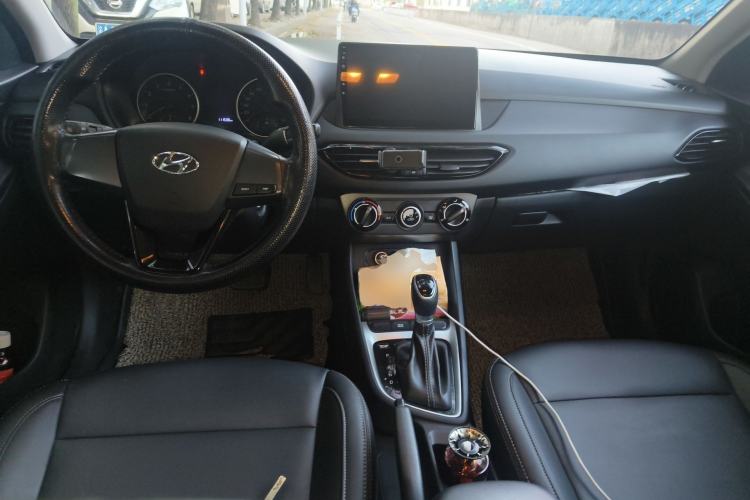 Used Hyundai Celesta 2020 1.6L Automatic GL Enjoyable Edition Center Console