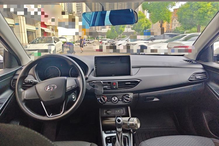 Used Hyundai Celesta 2020 1.6L Automatic GL Enjoyable Edition Center Console