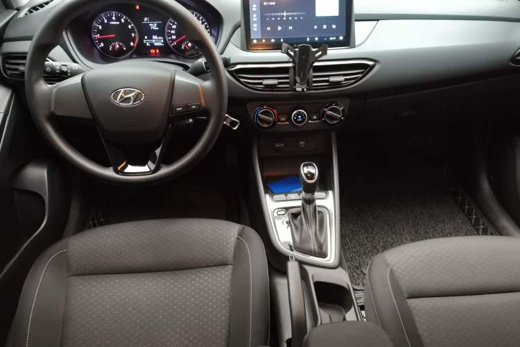 Used Hyundai Celesta 2020 1.6L Automatic GL Enjoyable Edition Center Console