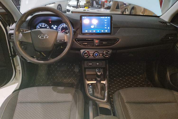 Used Hyundai Celesta 2020 1.6L Automatic GL Enjoyable Edition Center Console