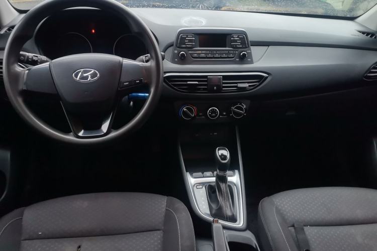 Used Hyundai Celesta 2020 1.6L Automatic GL Enjoyable Edition Center Console