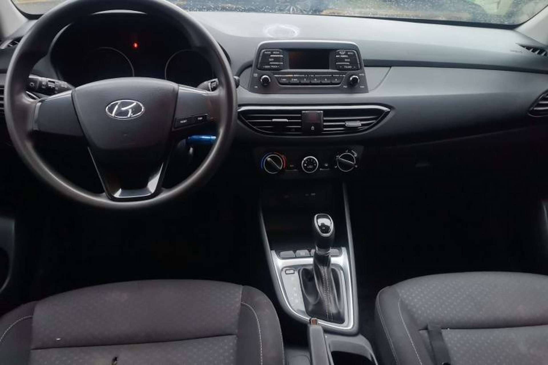 Used Hyundai Celesta 2020 1.6L Automatic GL Enjoyable Edition Center Console
