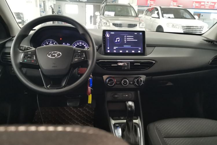 Used Hyundai Celesta 2020 1.6L Automatic GL Enjoyable Edition Center Console