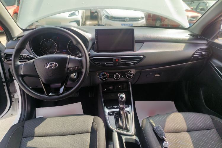 Used Hyundai Celesta 2020 1.6L Automatic GL Enjoyable Edition Center Console