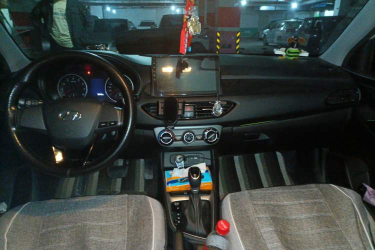 Used Hyundai Celesta 2020 1.6L Automatic GL Enjoyable Edition Center Console