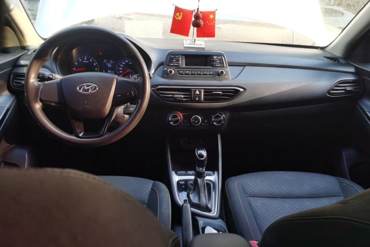 Used Hyundai Celesta 2020 1.6L Automatic GL Enjoyable Edition Center Console