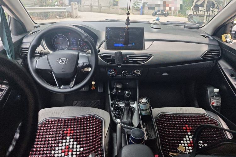 Used Hyundai Celesta 2020 1.6L Automatic GL Enjoyable Edition Center Console