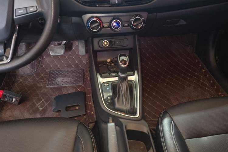 Used Hyundai Celesta 2020 1.6L Automatic GL Enjoyable Edition Gear Lever