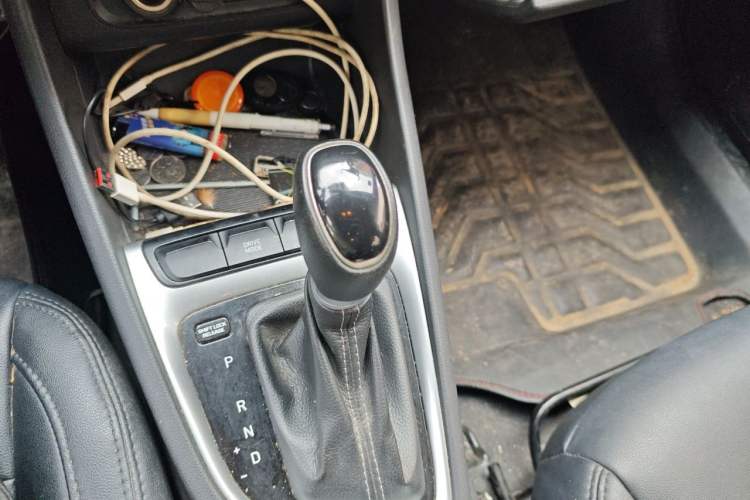 Used Hyundai Celesta 2020 1.6L Automatic GL Enjoyable Edition Gear Lever