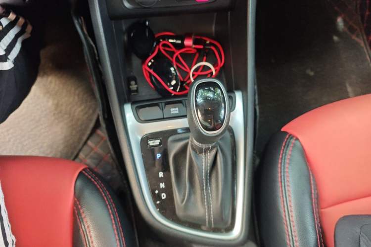 Used Hyundai Celesta 2020 1.6L Automatic GL Enjoyable Edition Gear Lever