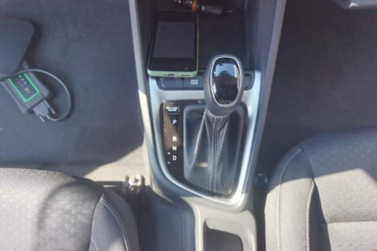 Used Hyundai Celesta 2020 1.6L Automatic GL Enjoyable Edition Gear Lever