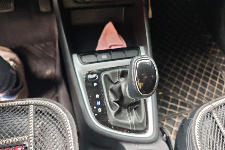 Used Hyundai Celesta 2020 1.6L Automatic GL Enjoyable Edition Gear Lever