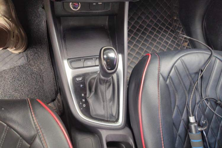 Used Hyundai Celesta 2020 1.6L Automatic GL Enjoyable Edition Gear Lever