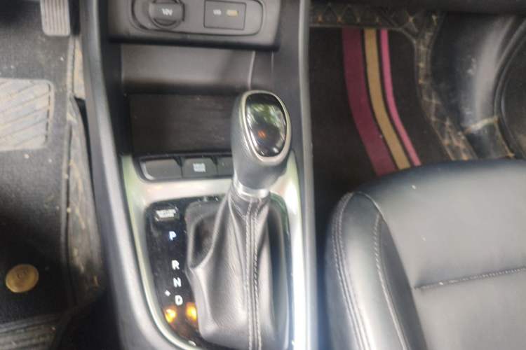 Used Hyundai Celesta 2020 1.6L Automatic GL Enjoyable Edition Gear Lever