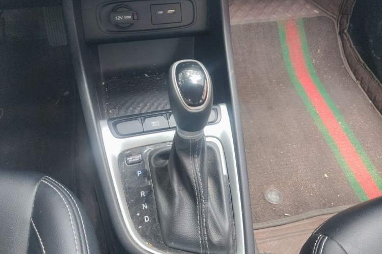Used Hyundai Celesta 2020 1.6L Automatic GL Enjoyable Edition Gear Lever