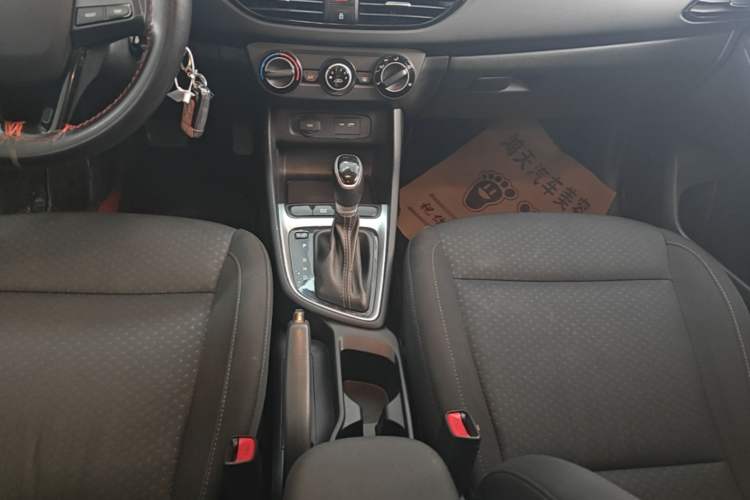 Used Hyundai Celesta 2020 1.6L Automatic GL Enjoyable Edition Gear Lever