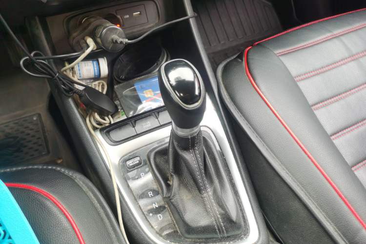 Used Hyundai Celesta 2020 1.6L Automatic GL Enjoyable Edition Gear Lever