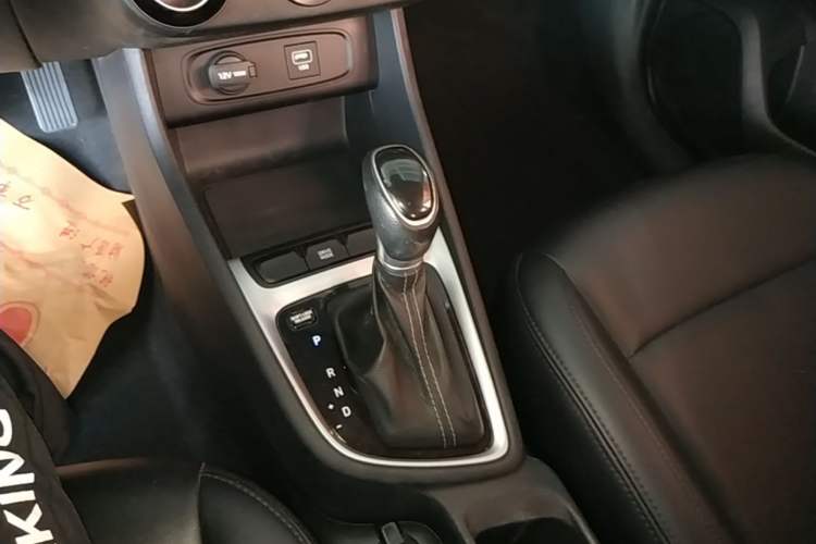 Used Hyundai Celesta 2020 1.6L Automatic GL Enjoyable Edition Gear Lever