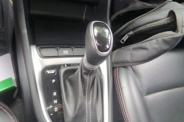 Used Hyundai Celesta 2020 1.6L Automatic GL Enjoyable Edition Gear Lever