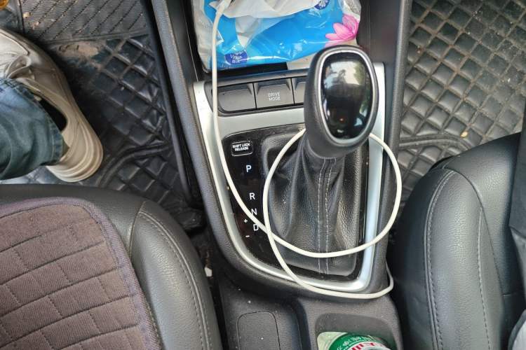 Used Hyundai Celesta 2020 1.6L Automatic GL Enjoyable Edition Gear Lever
