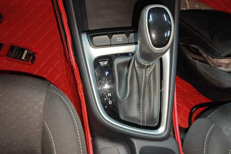 Used Hyundai Celesta 2020 1.6L Automatic GL Enjoyable Edition Gear Lever