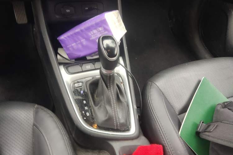 Used Hyundai Celesta 2020 1.6L Automatic GL Enjoyable Edition Gear Lever