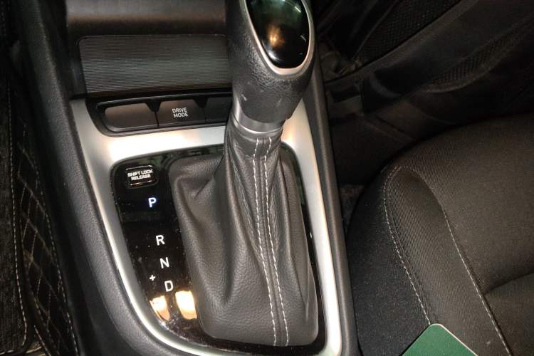 Used Hyundai Celesta 2020 1.6L Automatic GL Enjoyable Edition Gear Lever