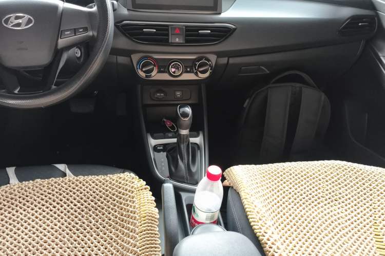 Used Hyundai Celesta 2020 1.6L Automatic GL Enjoyable Edition Gear Lever