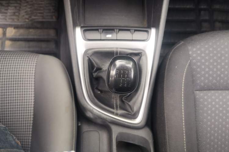 Used Hyundai Celesta  Gear Lever