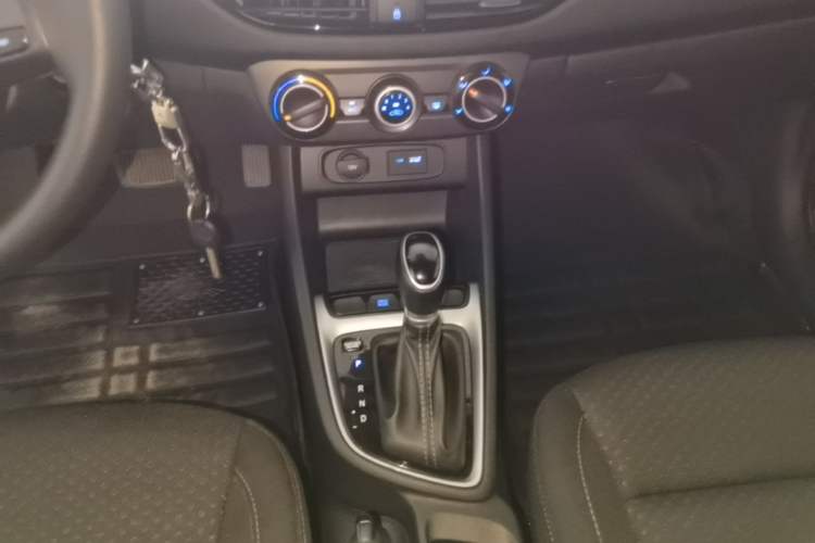 Used Hyundai Celesta 2020 1.6L Automatic GL Enjoyable Edition Gear Lever