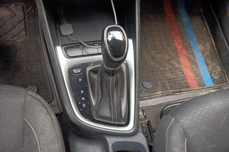 Used Hyundai Celesta 2020 1.6L Automatic GL Enjoyable Edition Gear Lever
