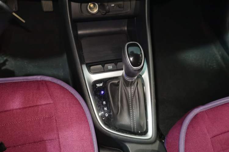 Used Hyundai Celesta 2020 1.6L Automatic GL Enjoyable Edition Gear Lever