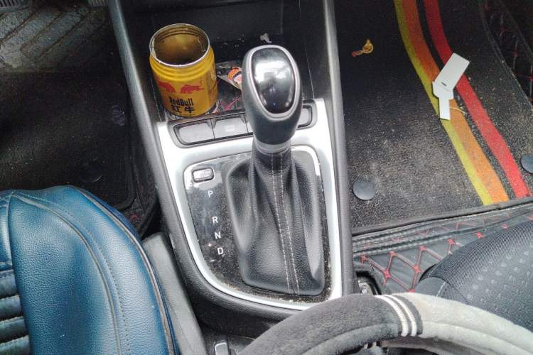 Used Hyundai Celesta 2020 1.6L Automatic GL Enjoyable Edition Gear Lever